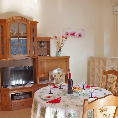 Apt Milena 2 2 Pax Few Steps From The Beach In Krnica Appartamento