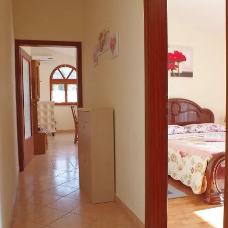 Apt Milena 2 2 Pax Few Steps From The Beach In Krnica Appartamento Rakalj